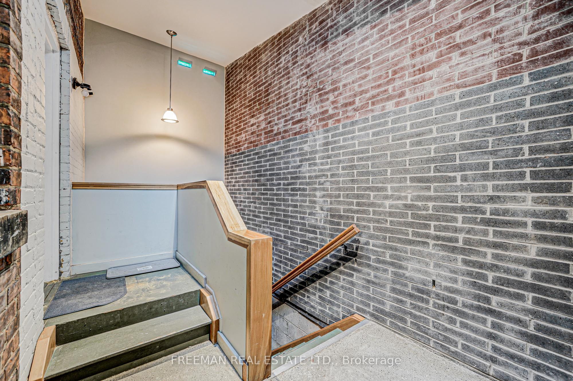 986 Bathurst Street 1