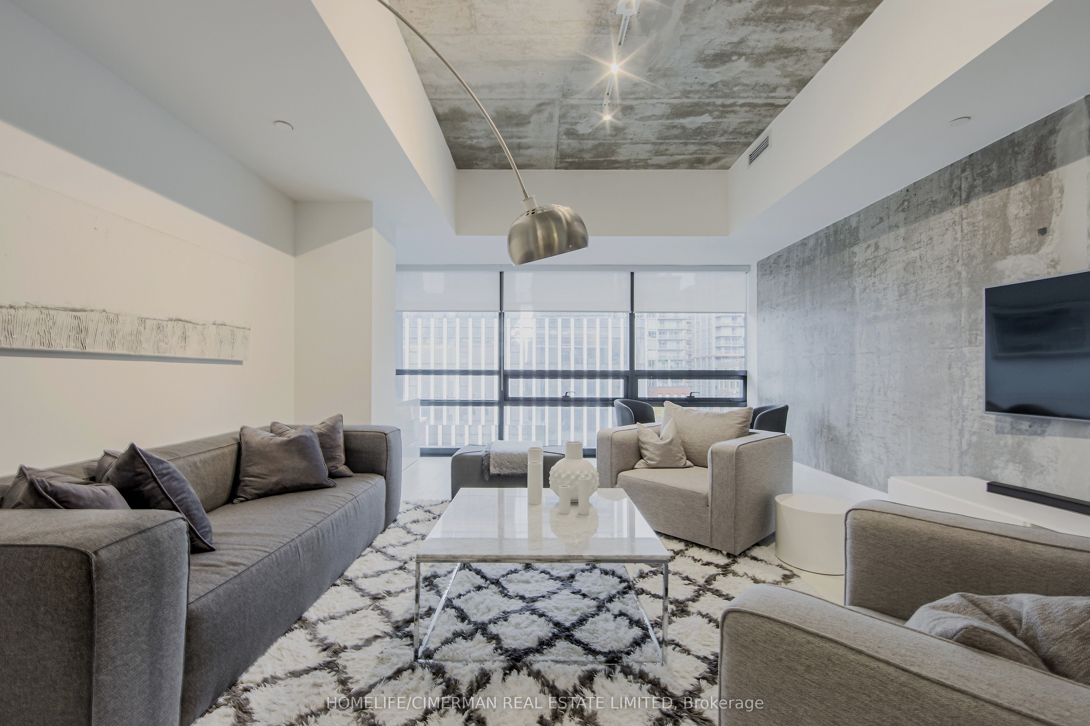 224 King Street W 501