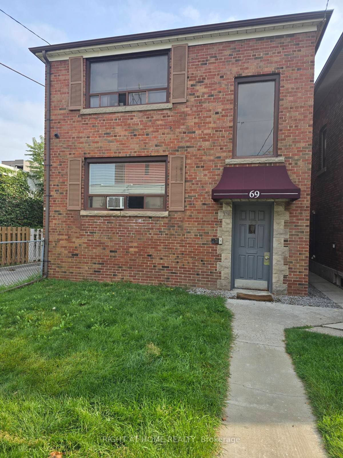Photo 1 of 12 — 69 Third Street 3, Toronto, ON M8V 2X7