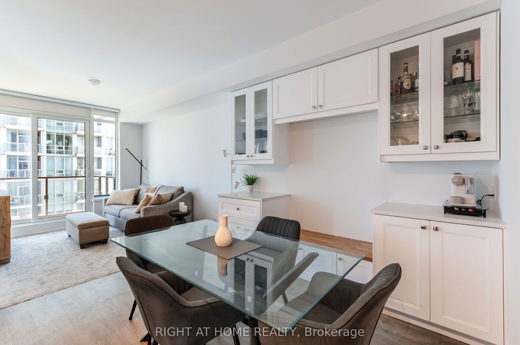 Photo of 1926 W Lake Shore Boulevard W #1806, Toronto, ON M6S 0B1 (MLS # W12481797)