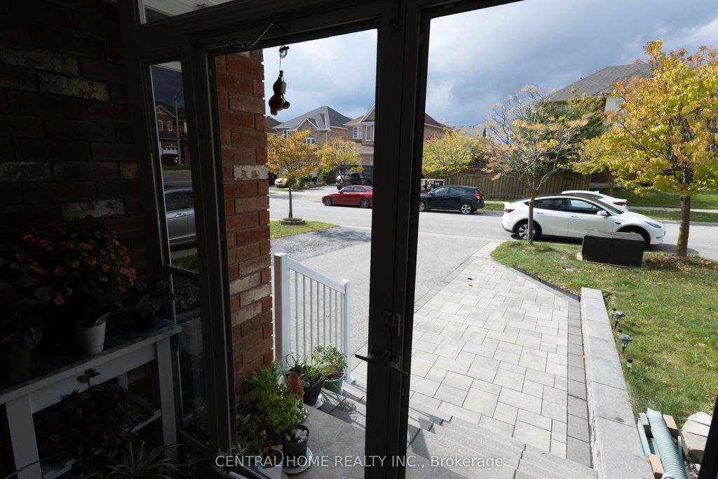Photo of 165 Manorheights Street, Richmond Hill, ON L4S 2S8 (MLS # N12468329)