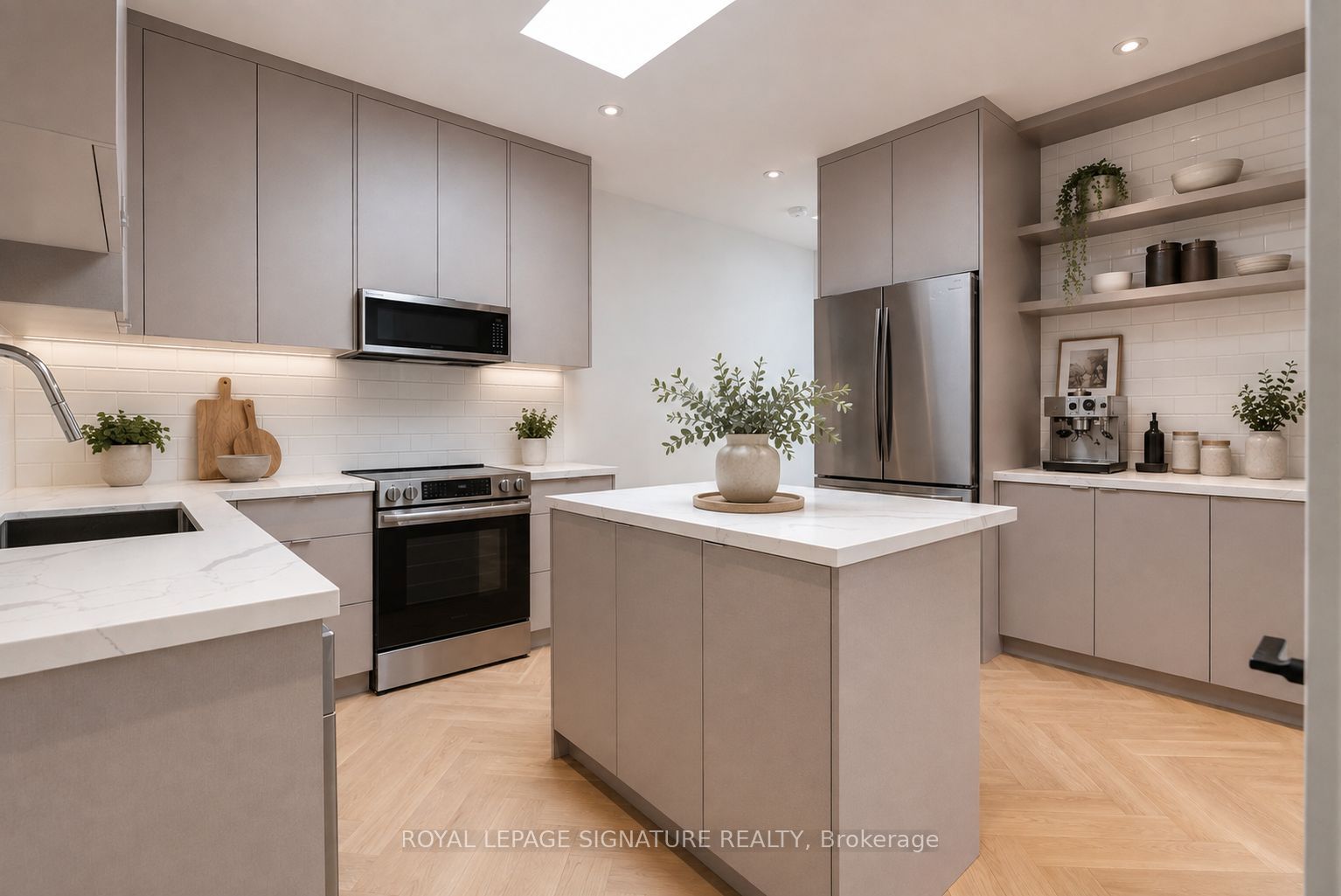 390 Palmerston Boulevard Laneway