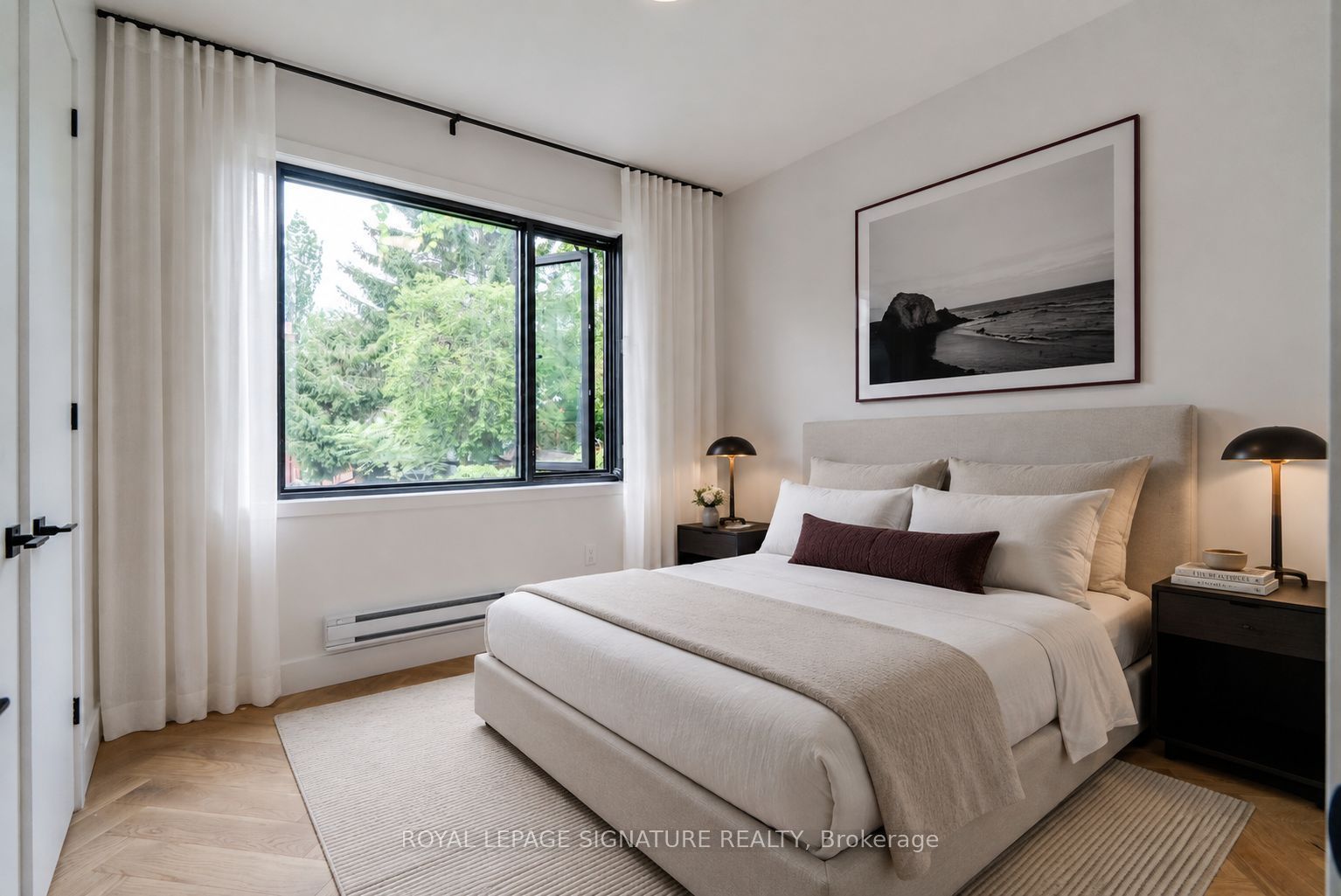 390 Palmerston Boulevard Laneway