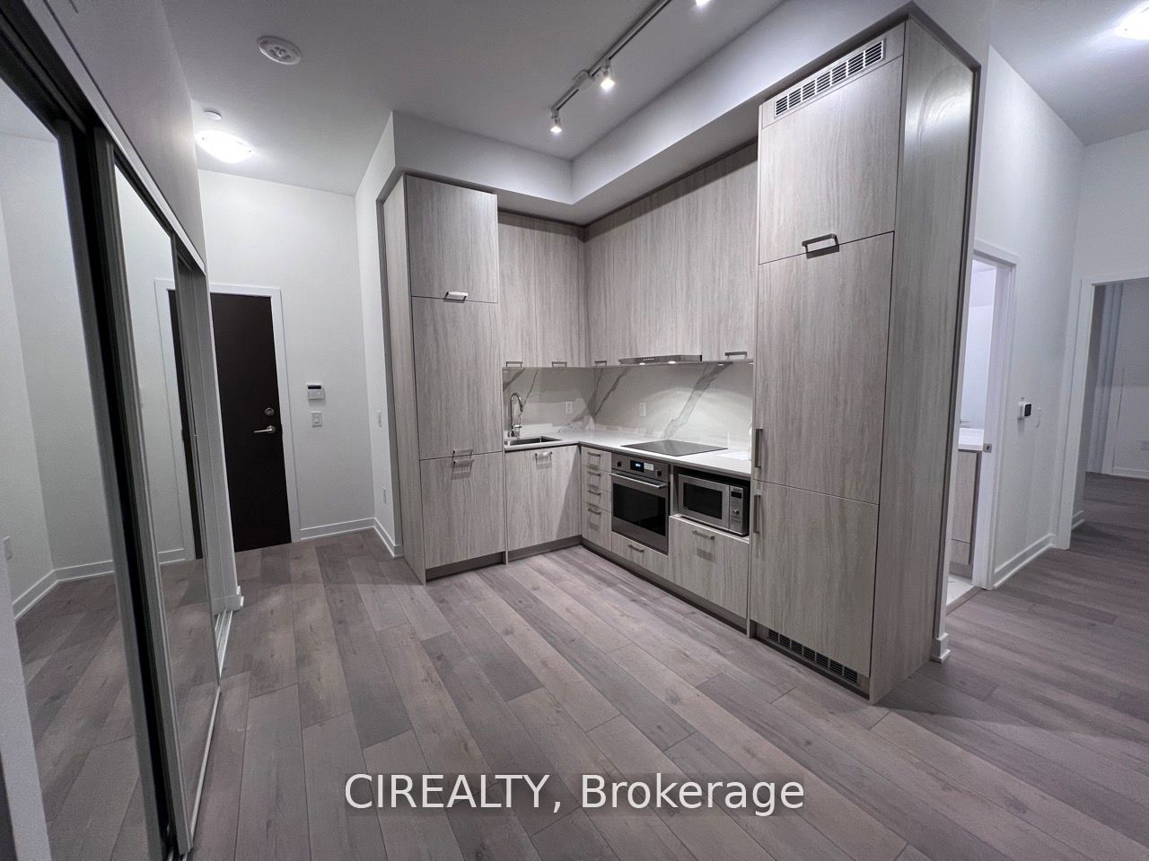 38 Honeycrisp Crescent 210