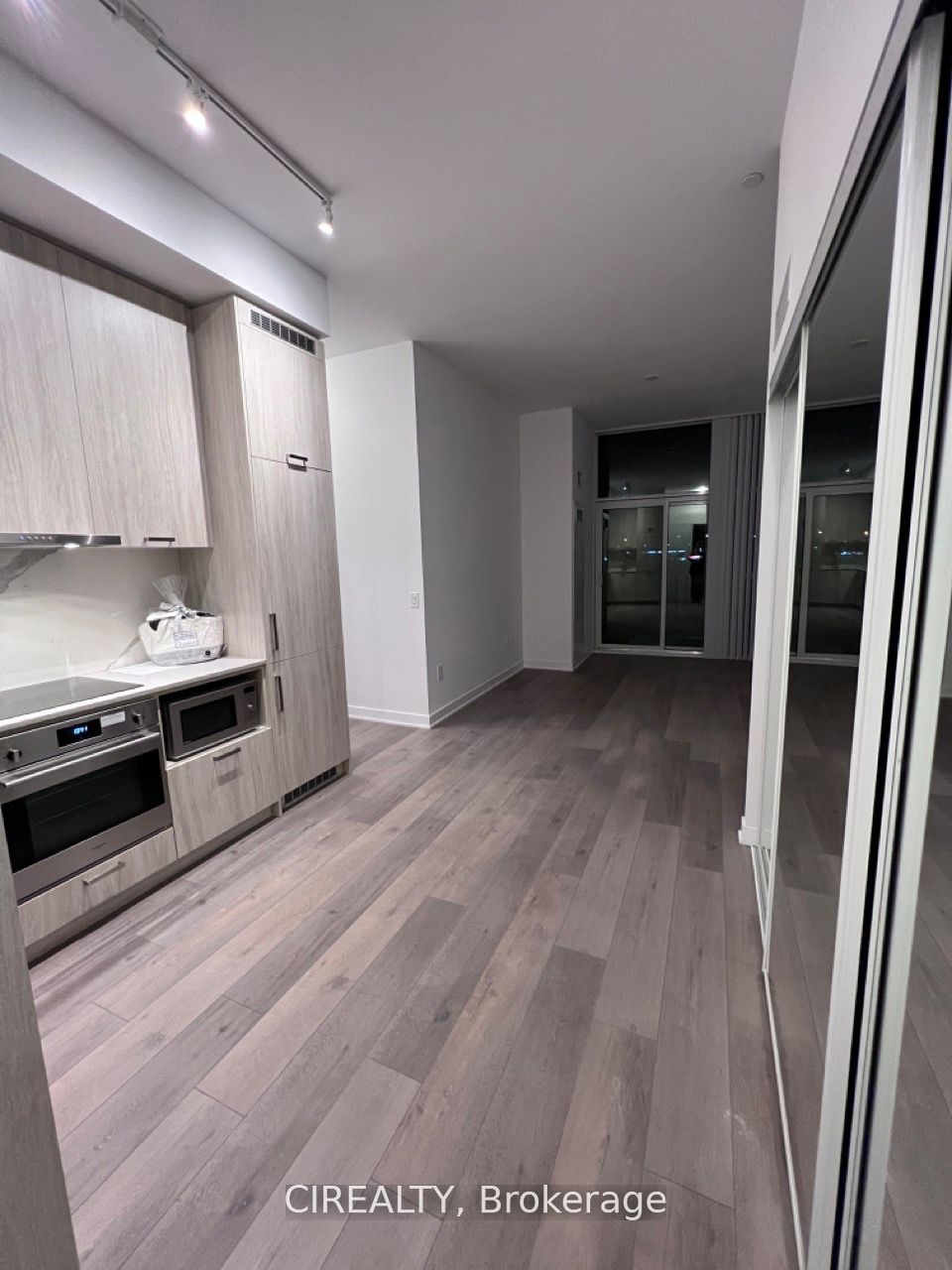 38 Honeycrisp Crescent 210