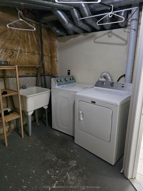 1128 Swinbourne Drive BSMT Mississauga ON L5V 1C2