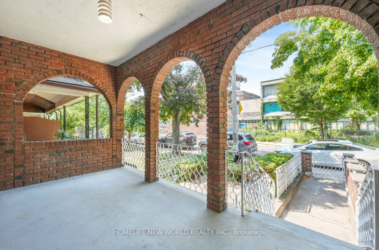 137 Gladstone Avenue