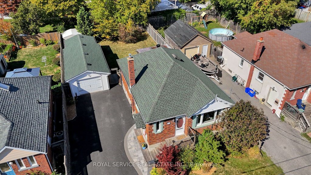 Photo of 240 George Street, Oshawa, ON L1H 2W5 (MLS # E12457987)