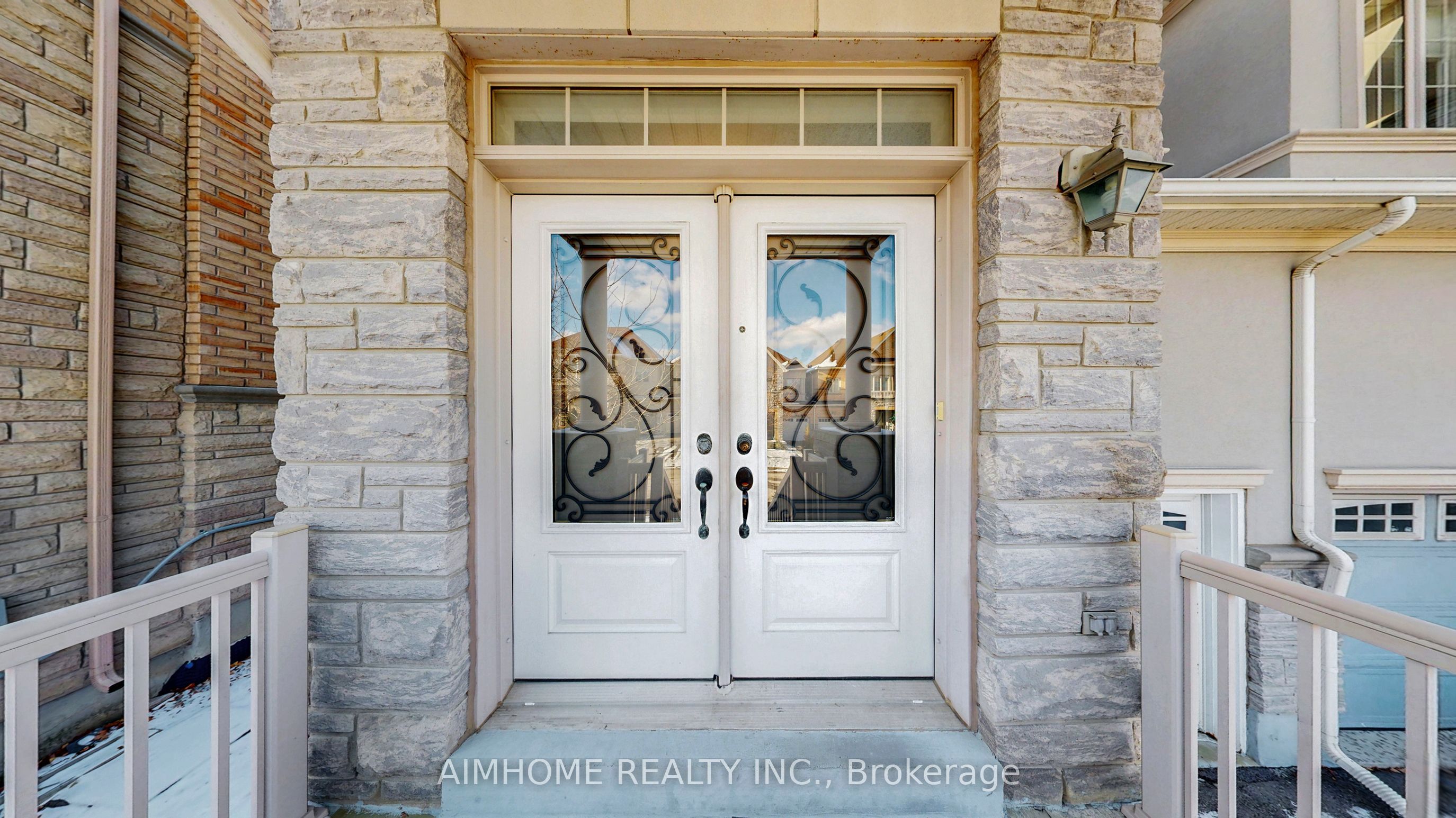 18 Bristlewood Crescent E