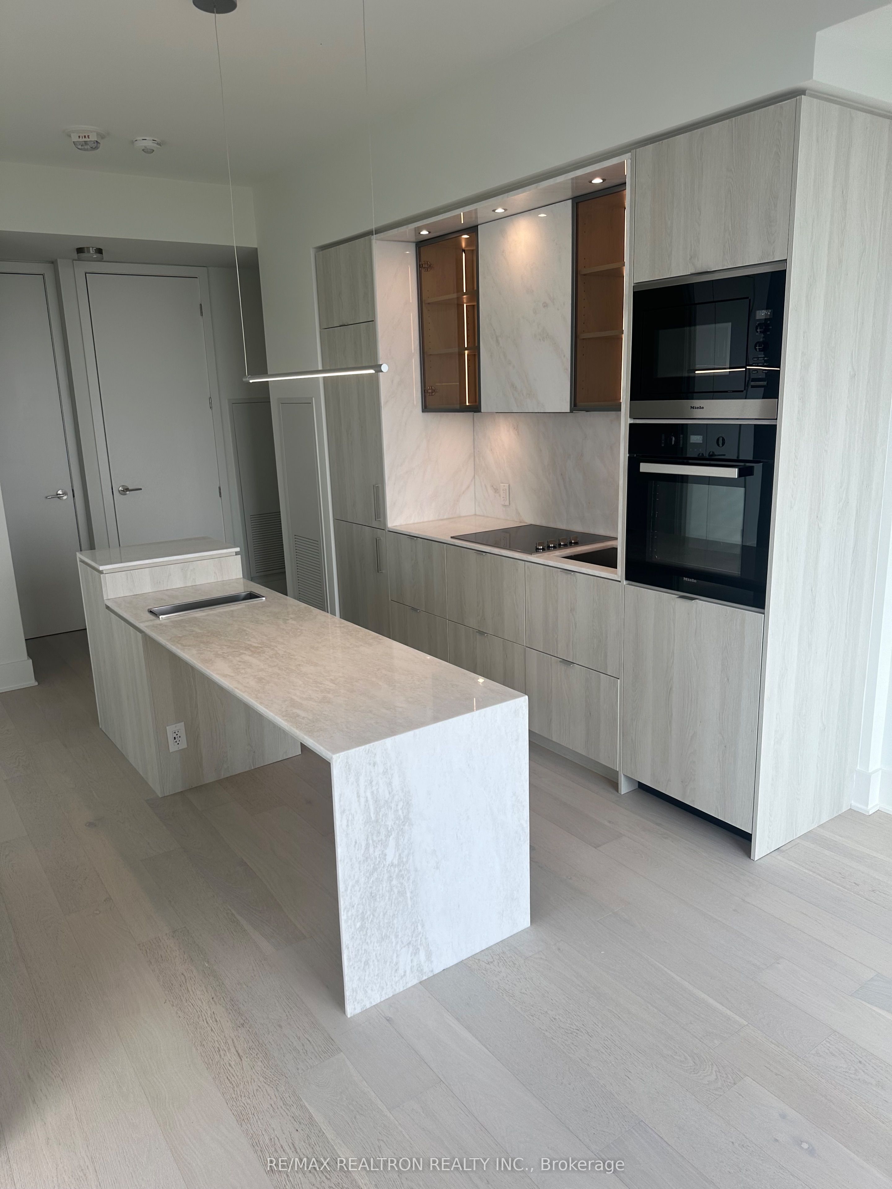 11 Yorkville Avenue 5607