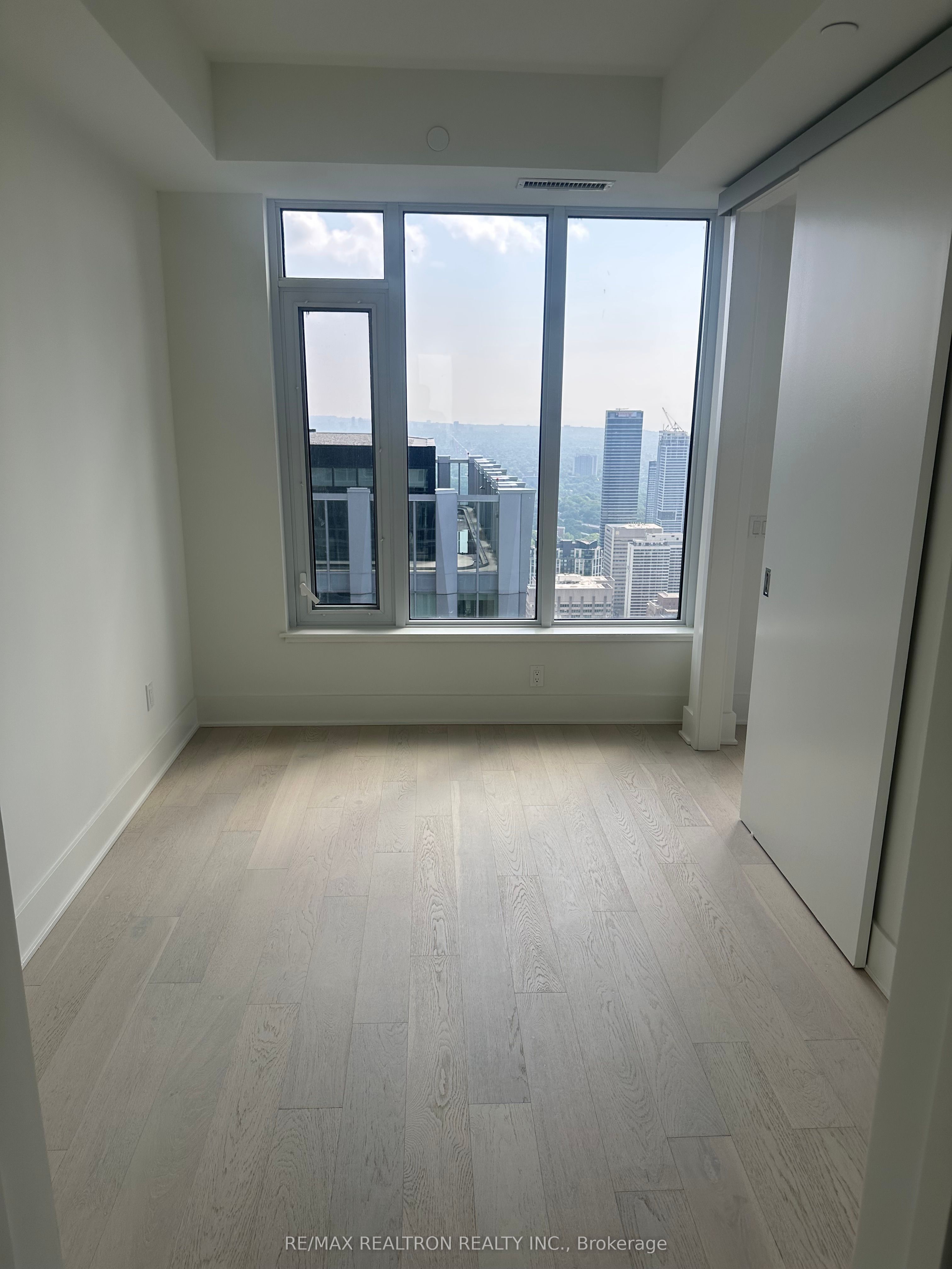 11 Yorkville Avenue 5607