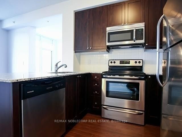 12 Woodstream Boulevard 909