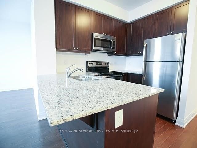 12 Woodstream Boulevard 909