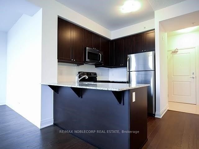 12 Woodstream Boulevard 909