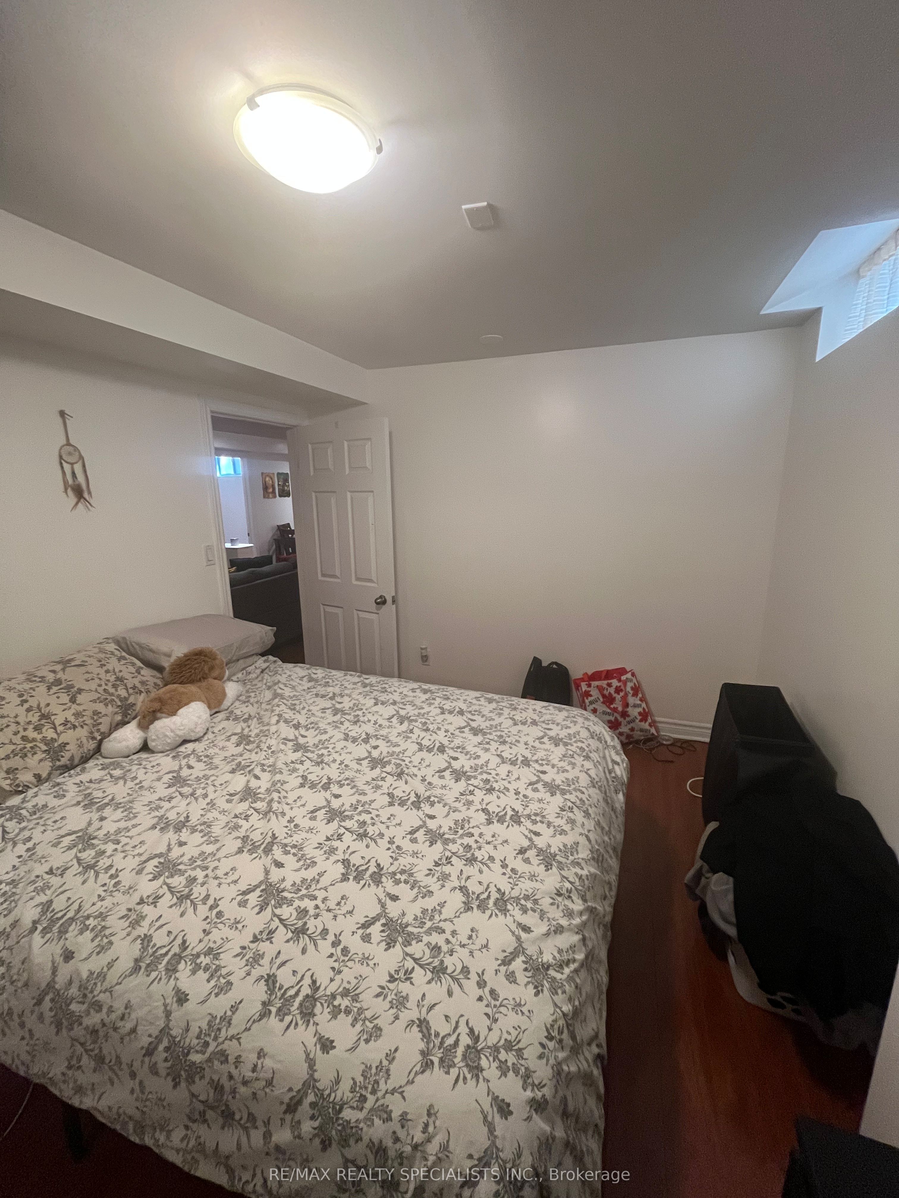 4594 Bismark Crescent