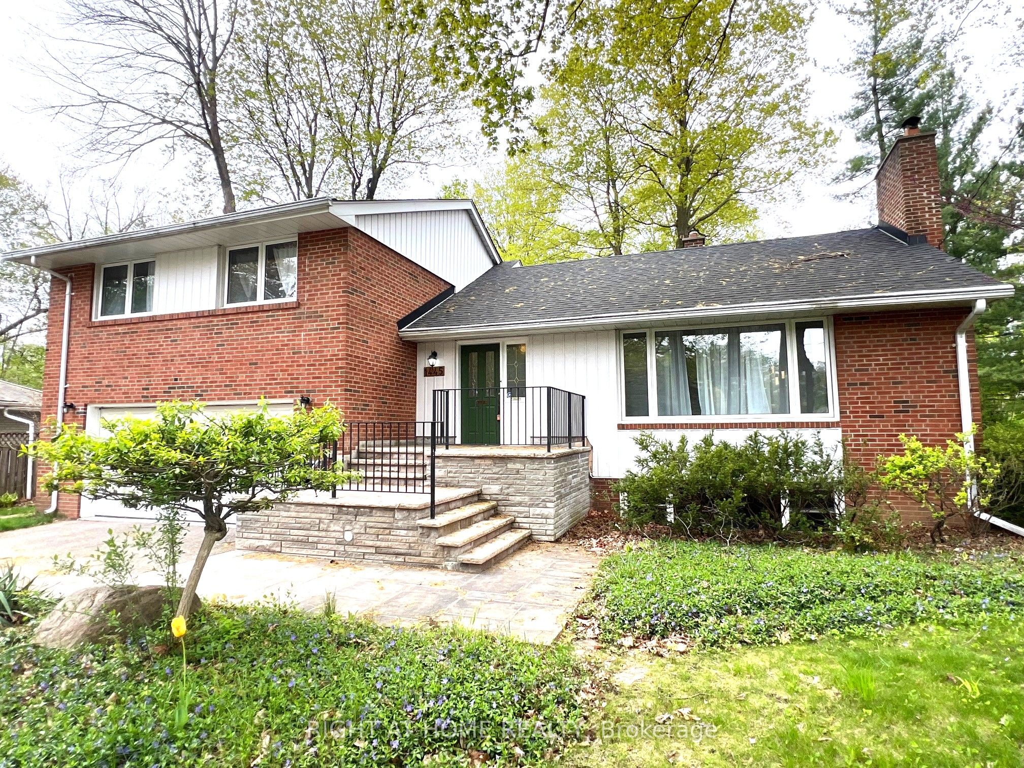 1445 Ryan Place