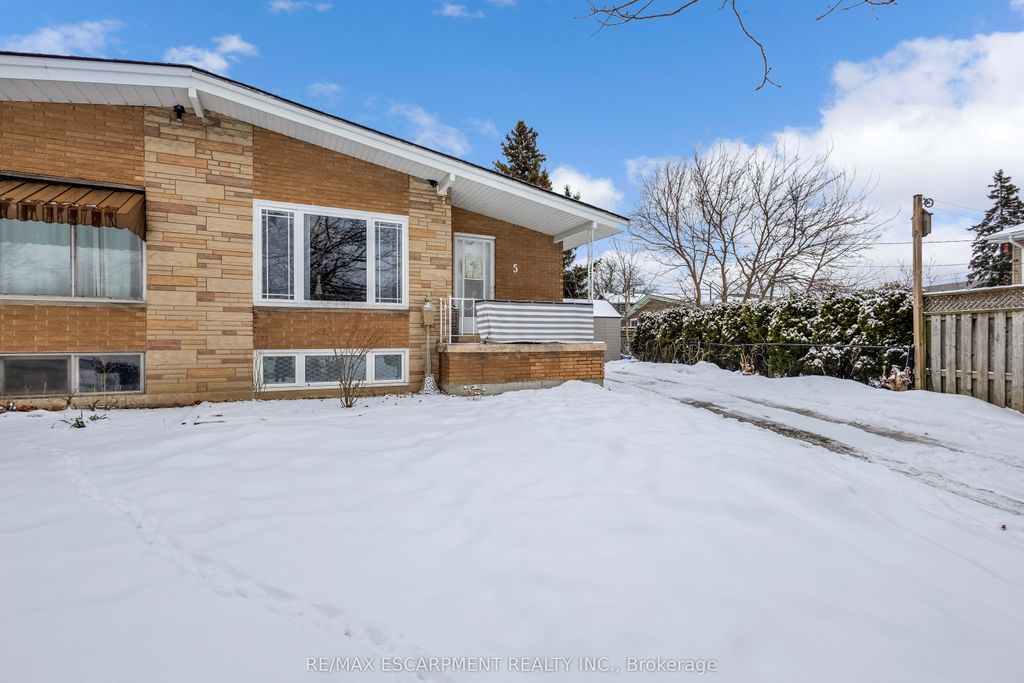Photo of 5 Carrington Court, Hamilton, ON L9A 4N5 (MLS # X12825378)