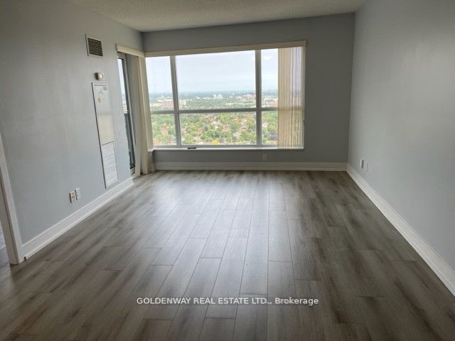 125 Village Green Square S 3801