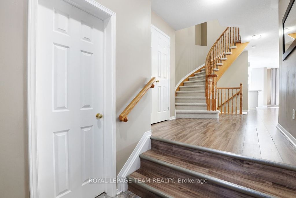 Photo of 576 Chardonnay Drive, Orleans - Cumberland and Area, ON K4A 4J9 (MLS # X13091450)