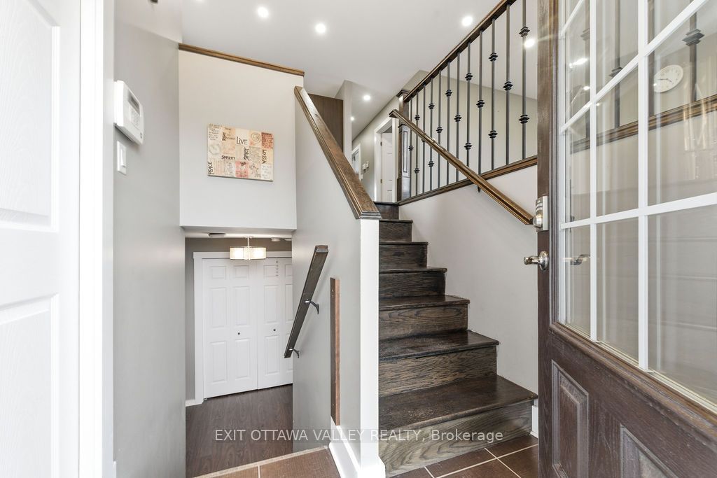 Photo of 7 Florence Street, Petawawa, ON K8H 1T7 (MLS # X13042068)