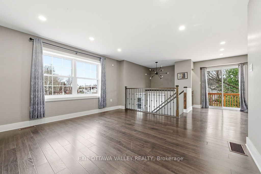 Photo of 7 Florence Street, Petawawa, ON K8H 1T7 (MLS # X13042068)