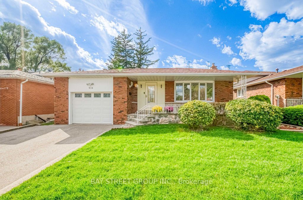 Photo of 936 Scarborough Golf Clu Road, Toronto, ON M1G 1J9 (MLS # E14113738)