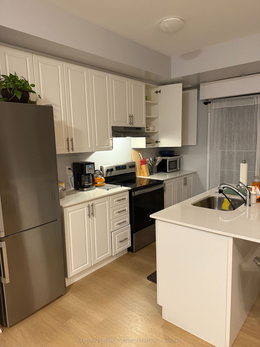 Photo of 465 Beresford Path #4, Oshawa, ON L1H 0B2 (MLS # E12956870)