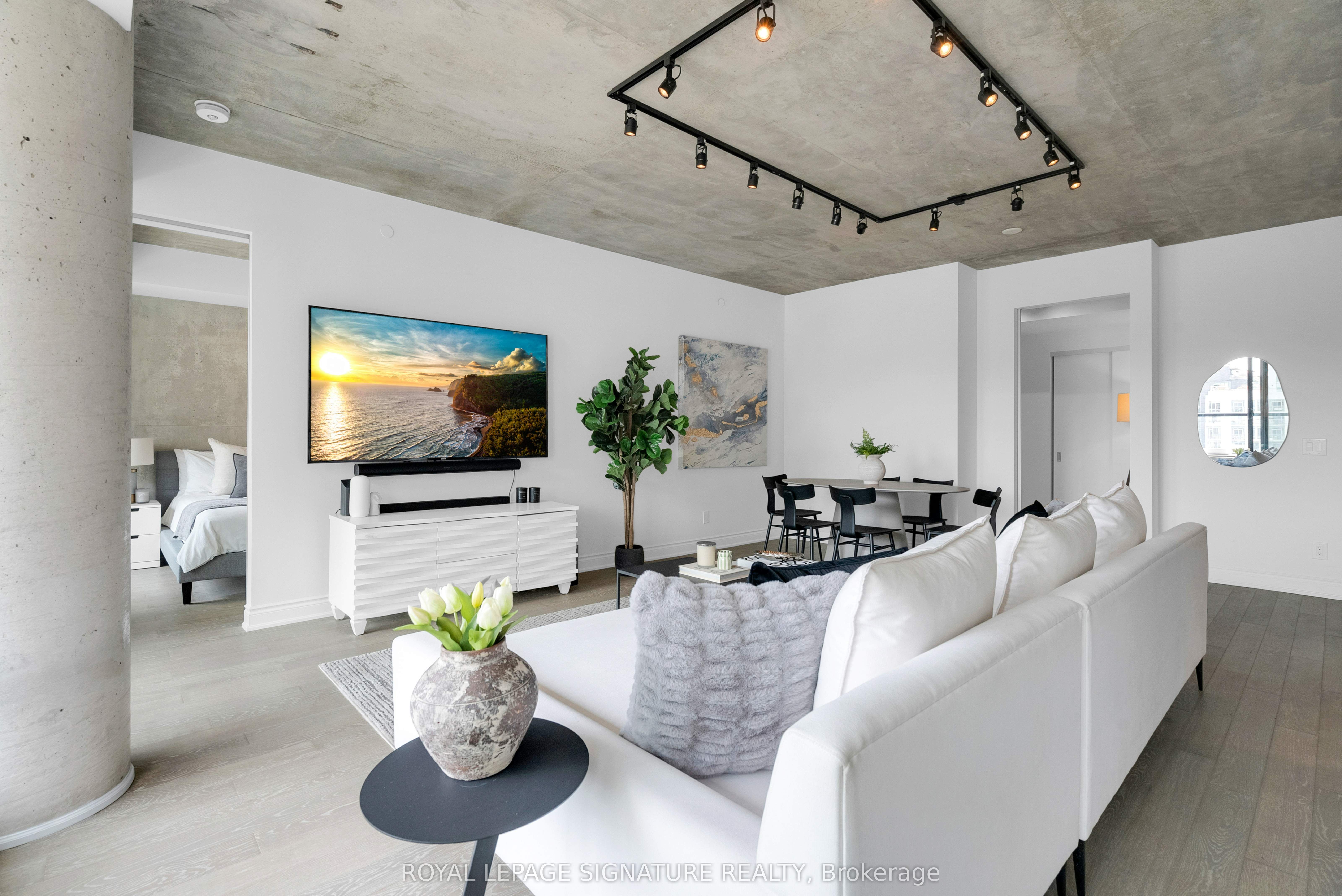 608 Richmond Street W 1105