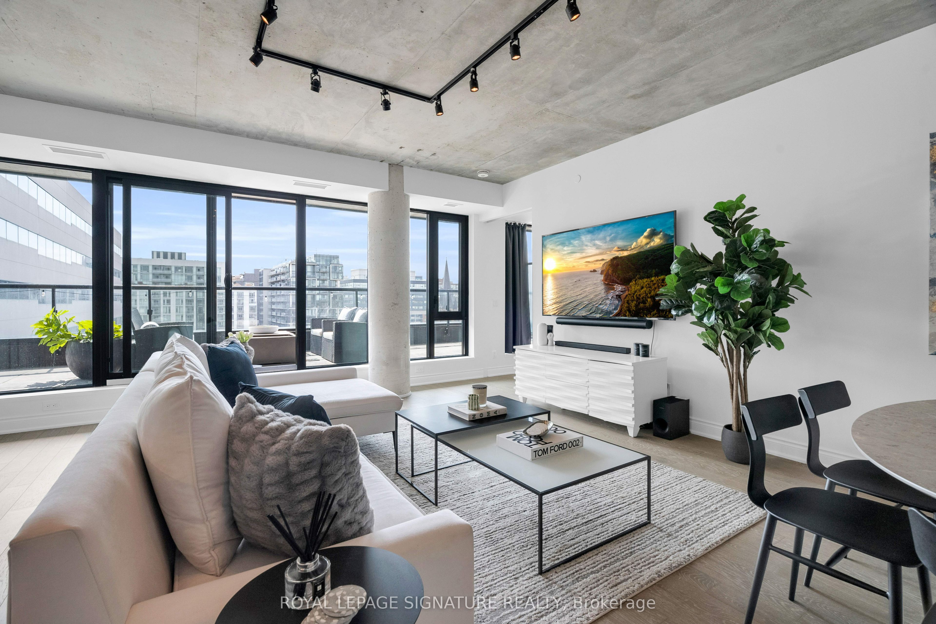 608 Richmond Street W 1105