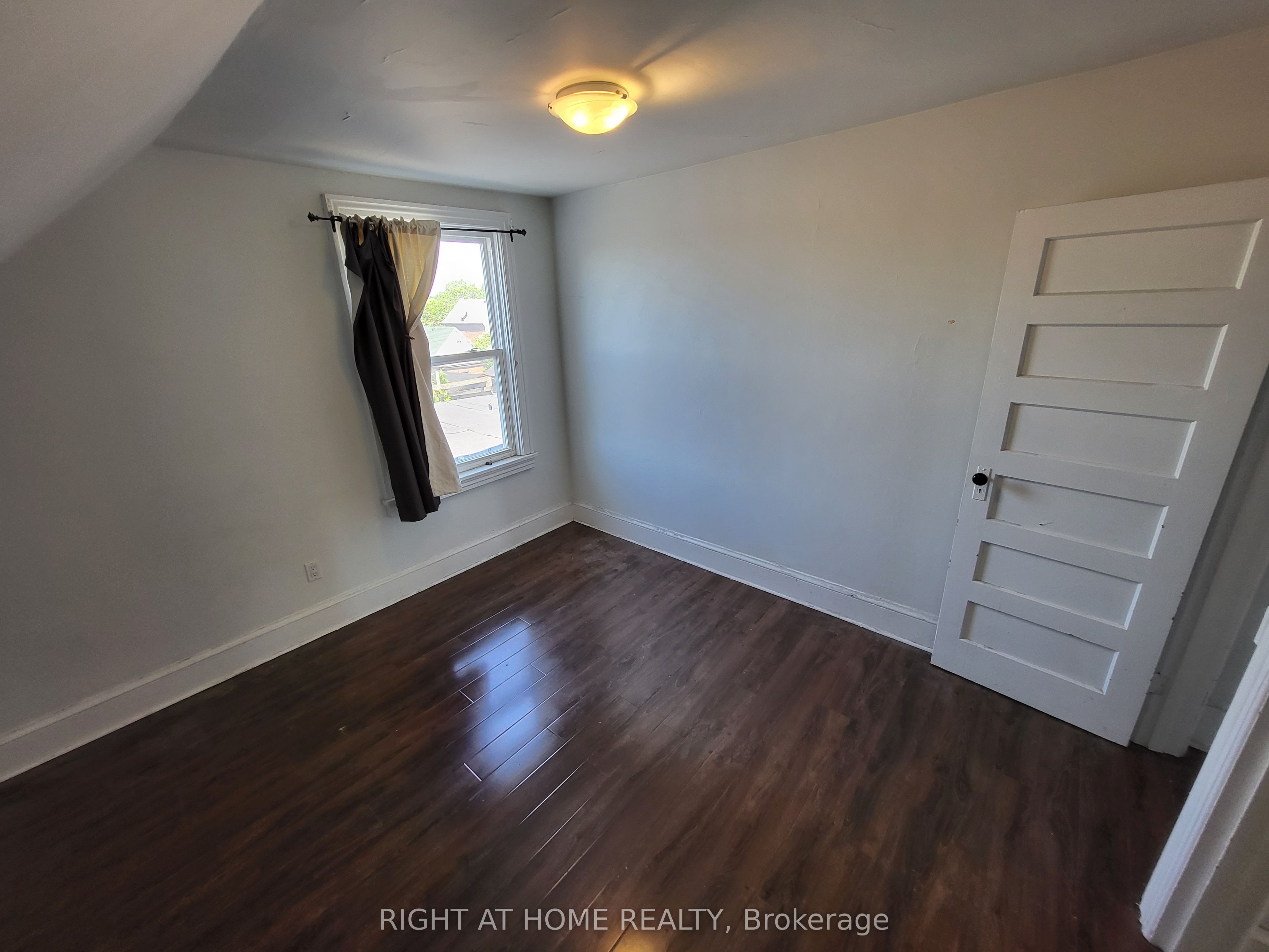 194 Beatrice Street 2