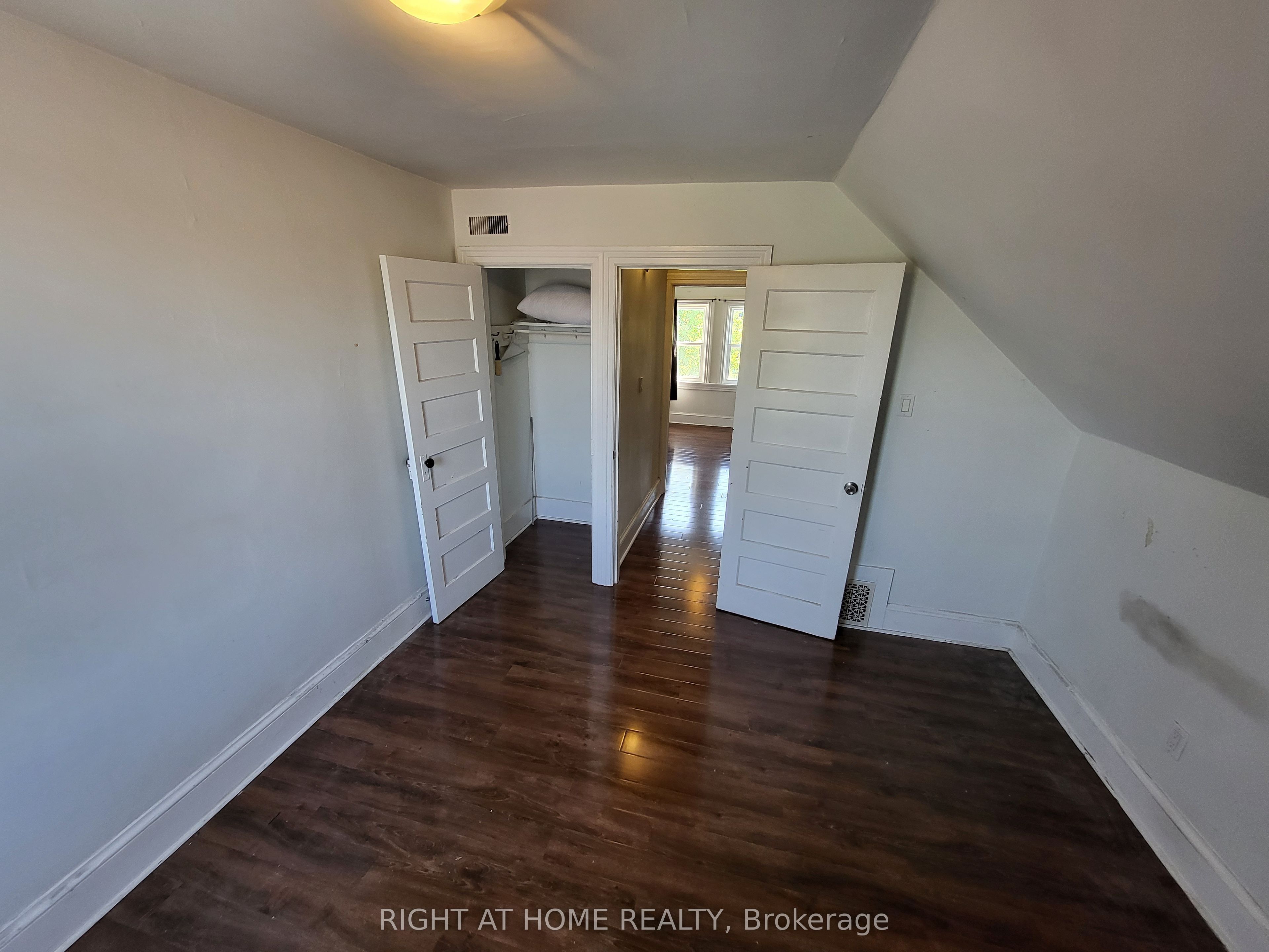 194 Beatrice Street 2