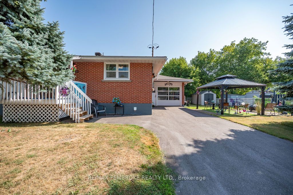 Photo 1 of 43 — 335 Willard Street, Pembroke, ON K8A 3T8