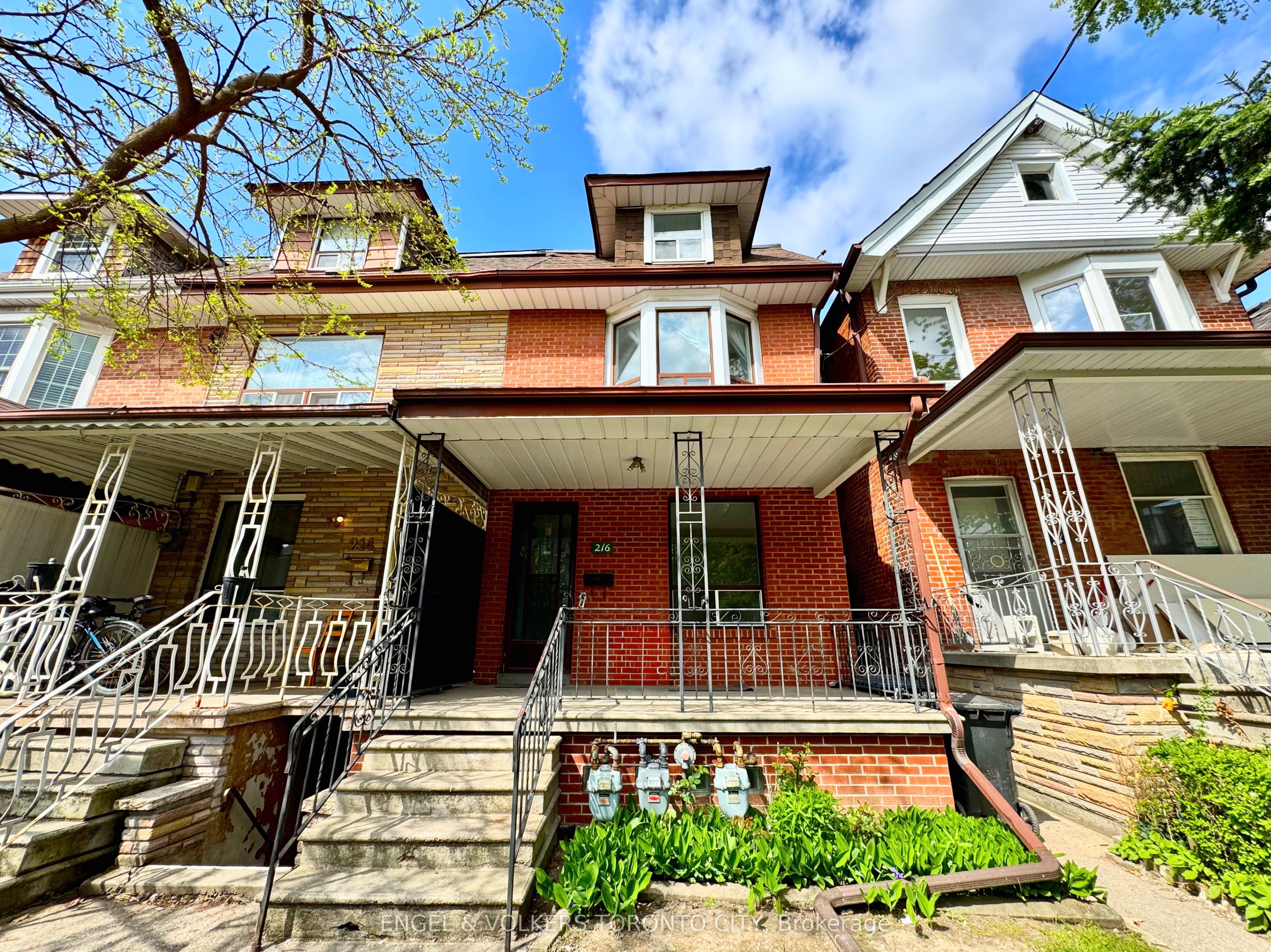216 Montrose Avenue