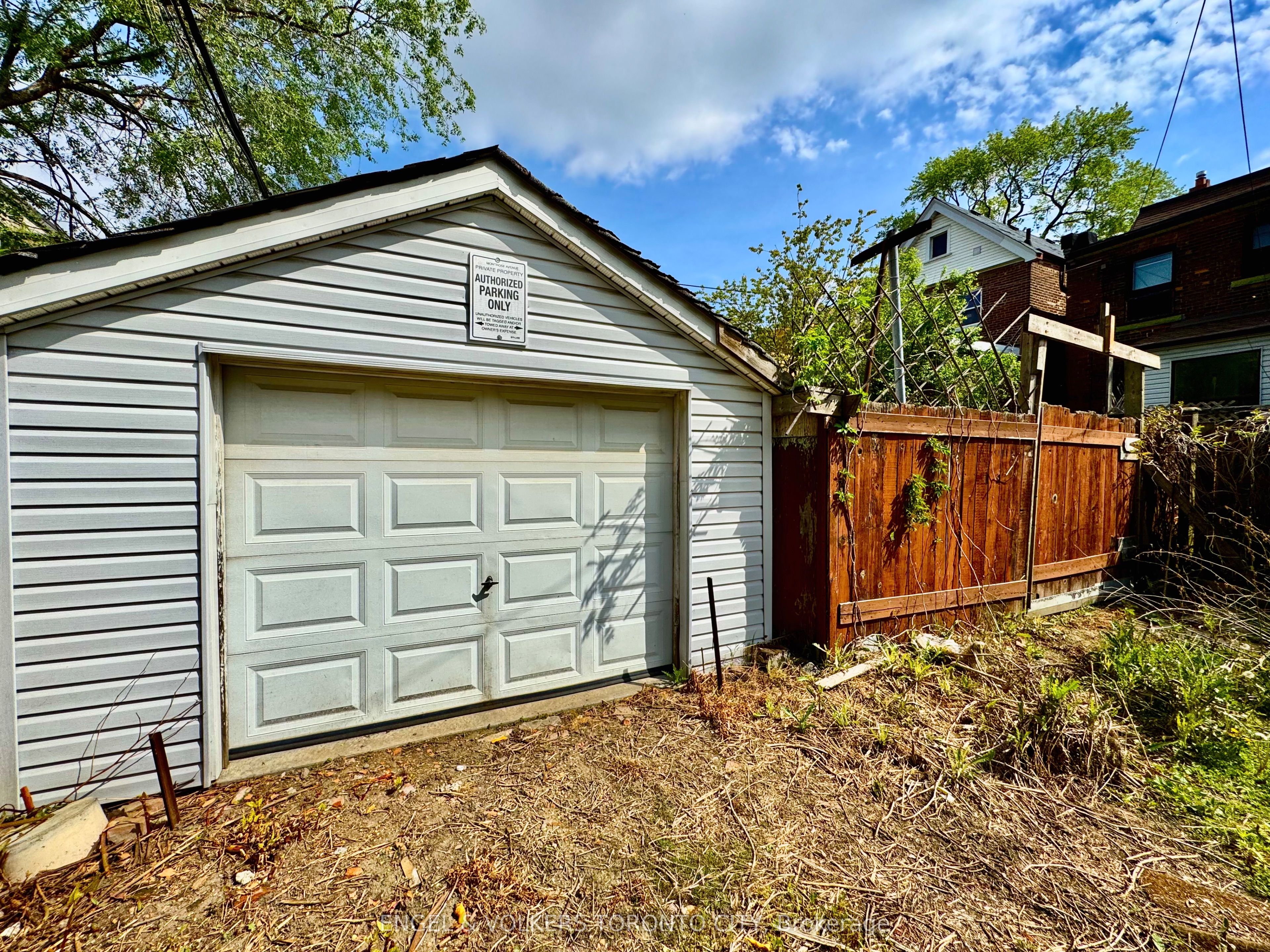 216 Montrose Avenue