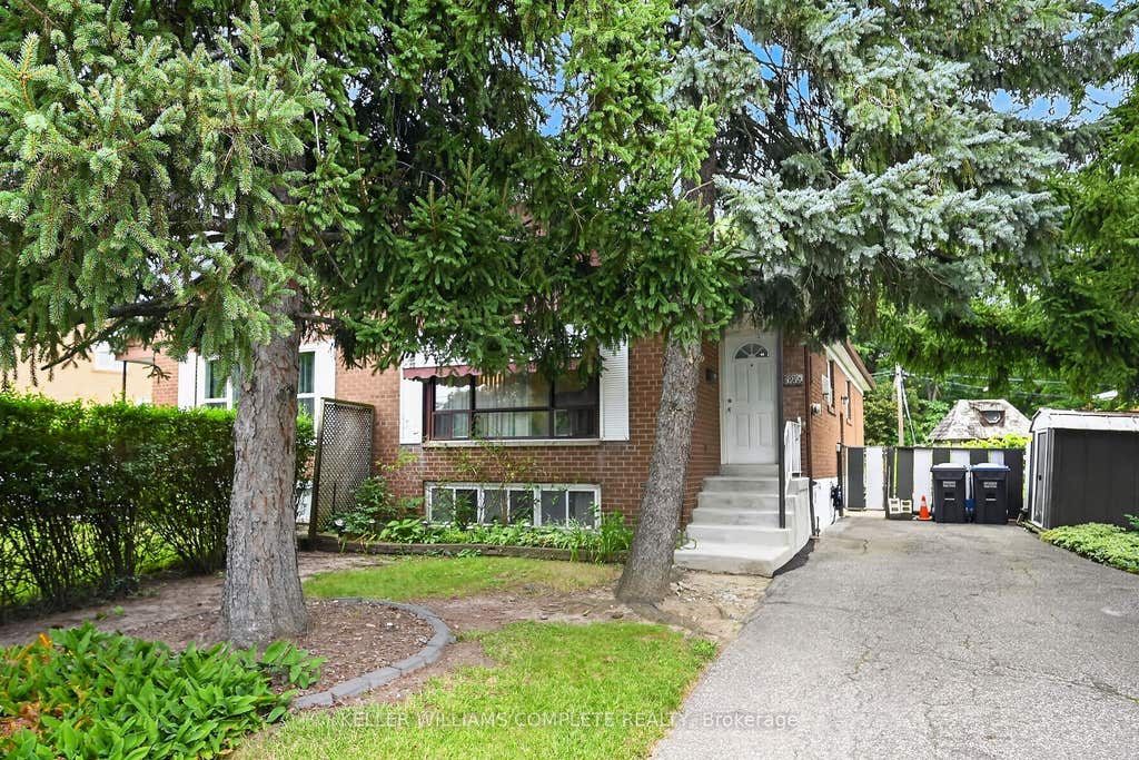 Photo of 3239 QUEEN FREDERICA Drive, Mississauga, ON L4Y 2Z9 (MLS # W13706660)
