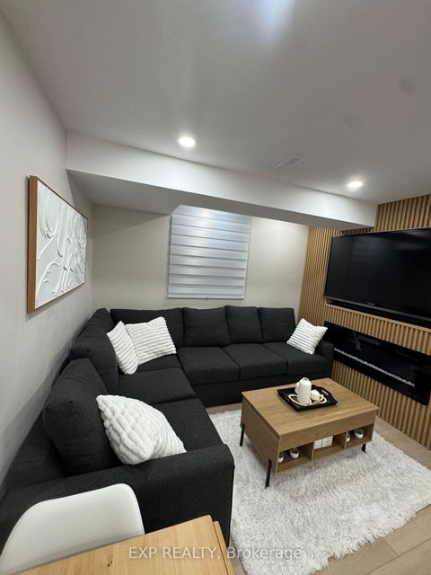 925 Cobb Court Basement Mississauga ON L5V 1X8