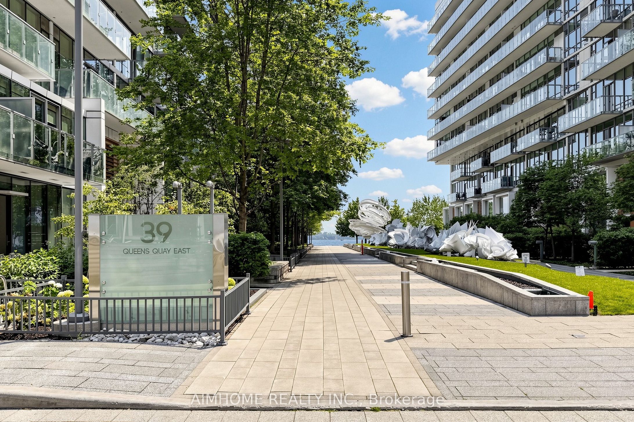 39 Queens Quay 328