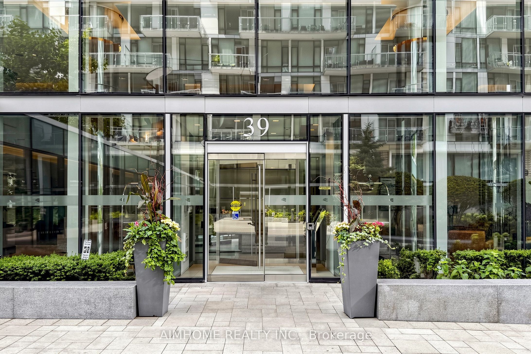 39 Queens Quay 328