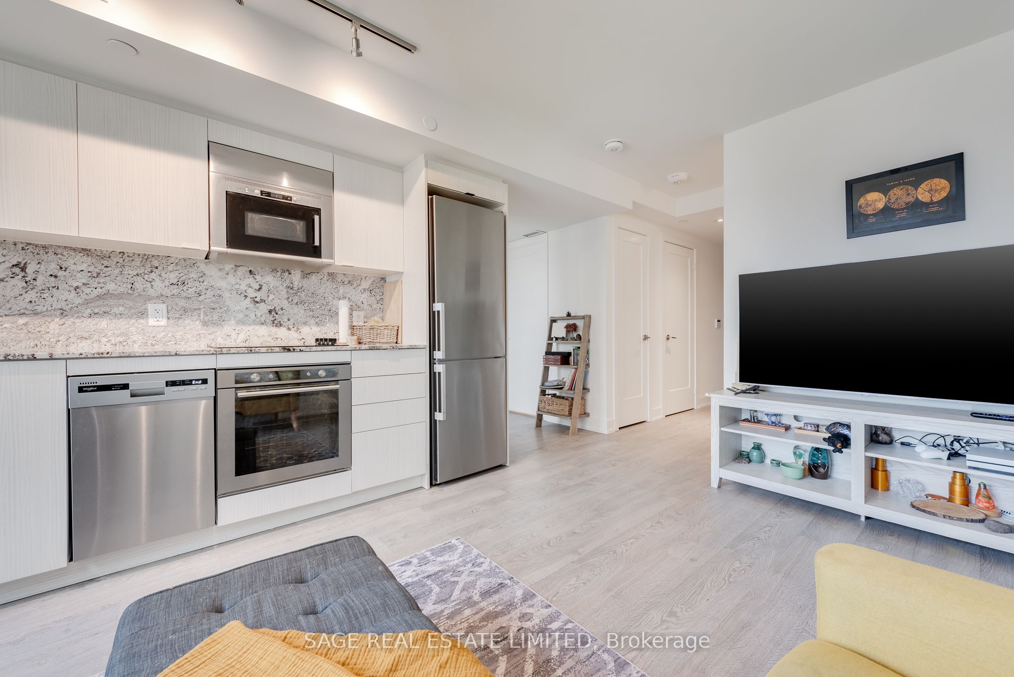 5 Mabelle Avenue 834
