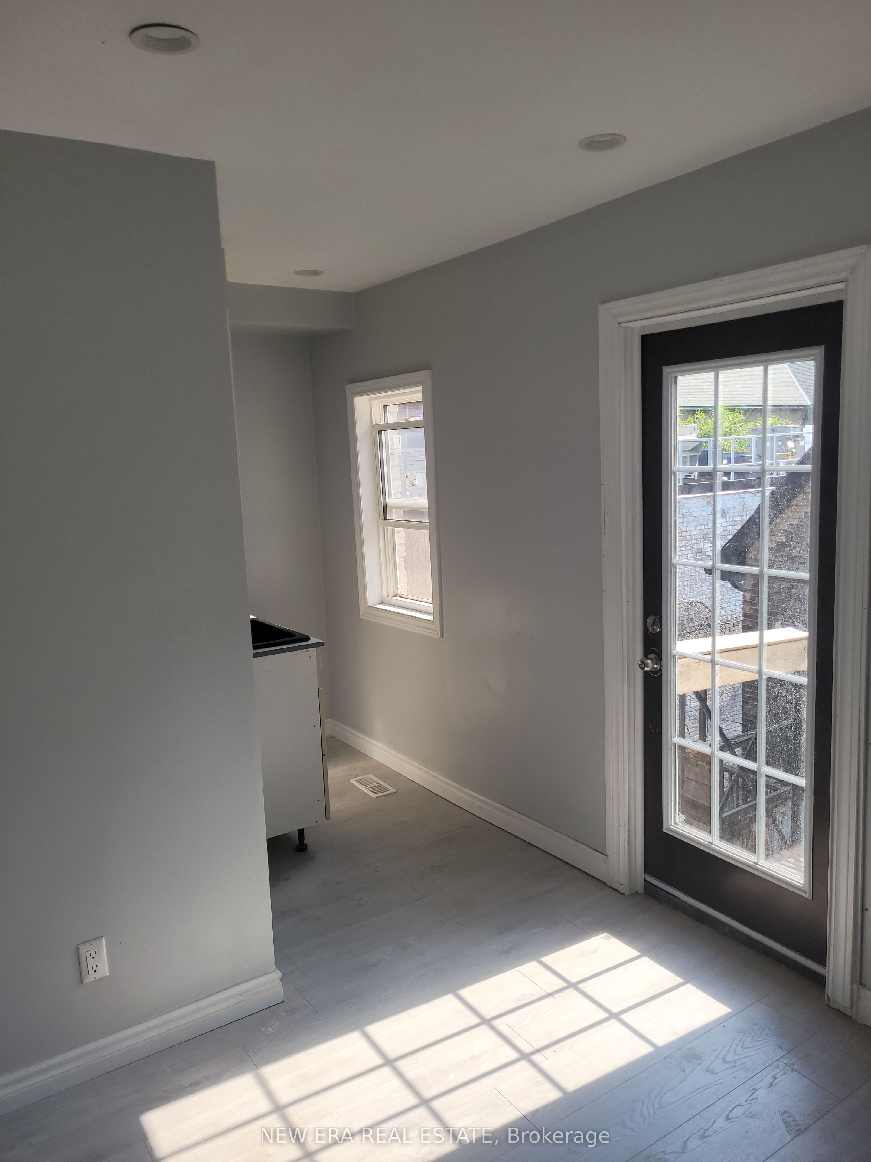 850 Bathurst Street