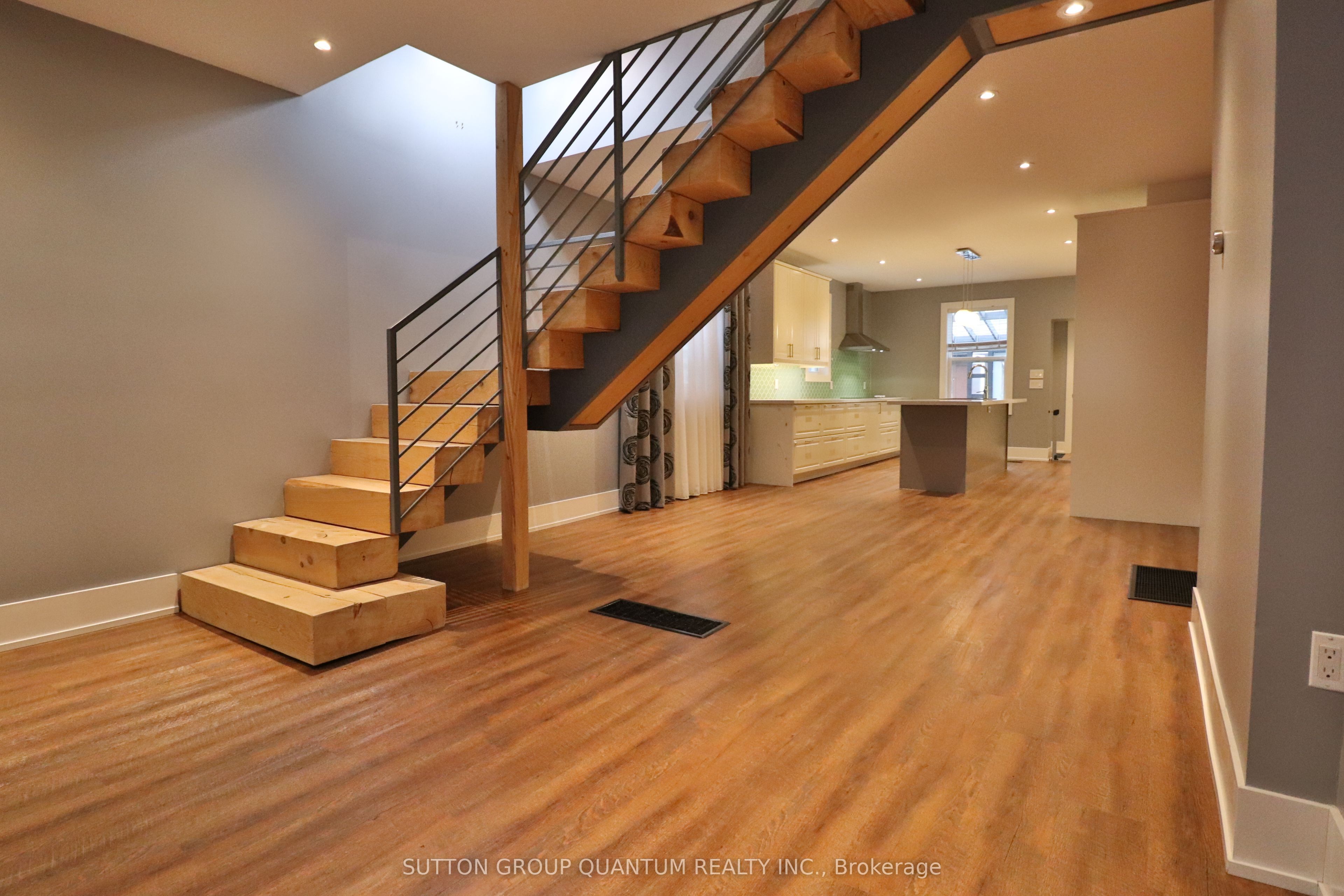 803 Lansdowne Avenue Main