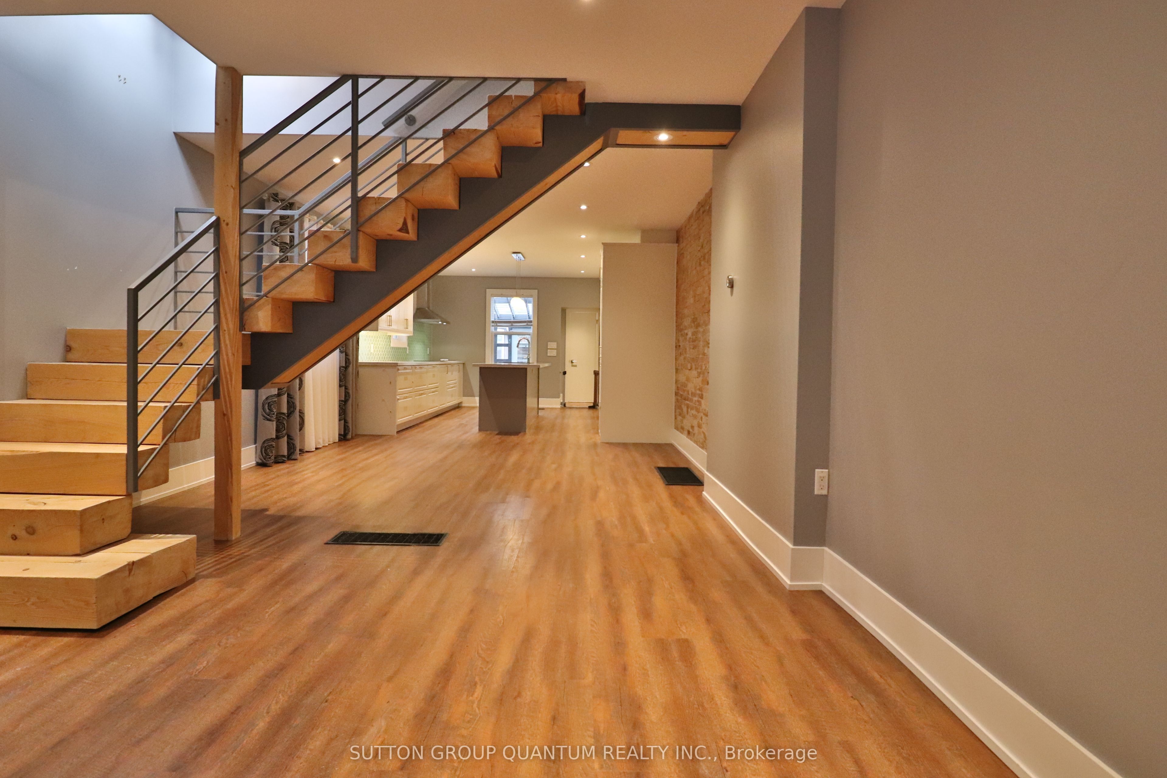 803 Lansdowne Avenue Main