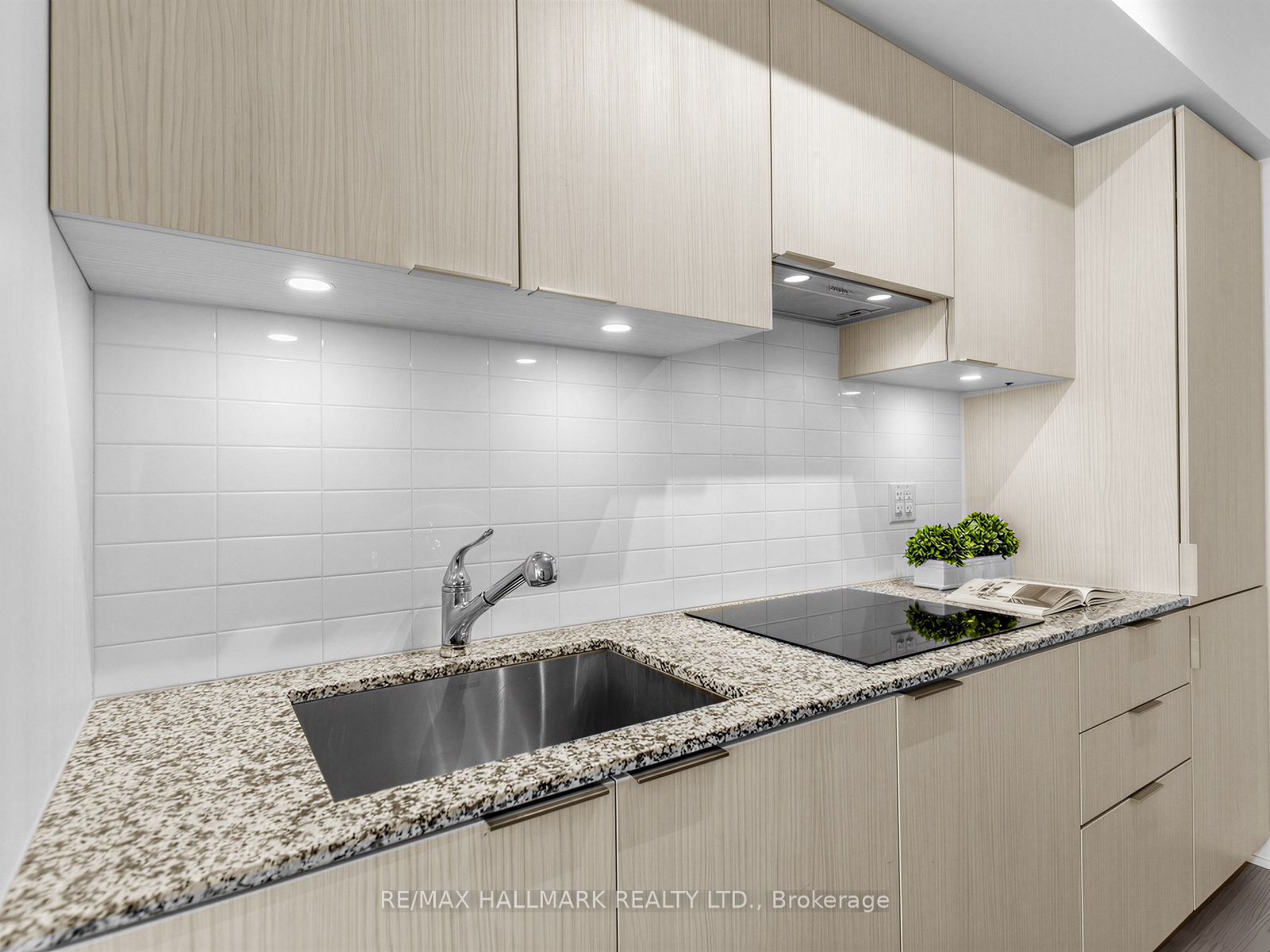 11 Wellesley Street W 3909