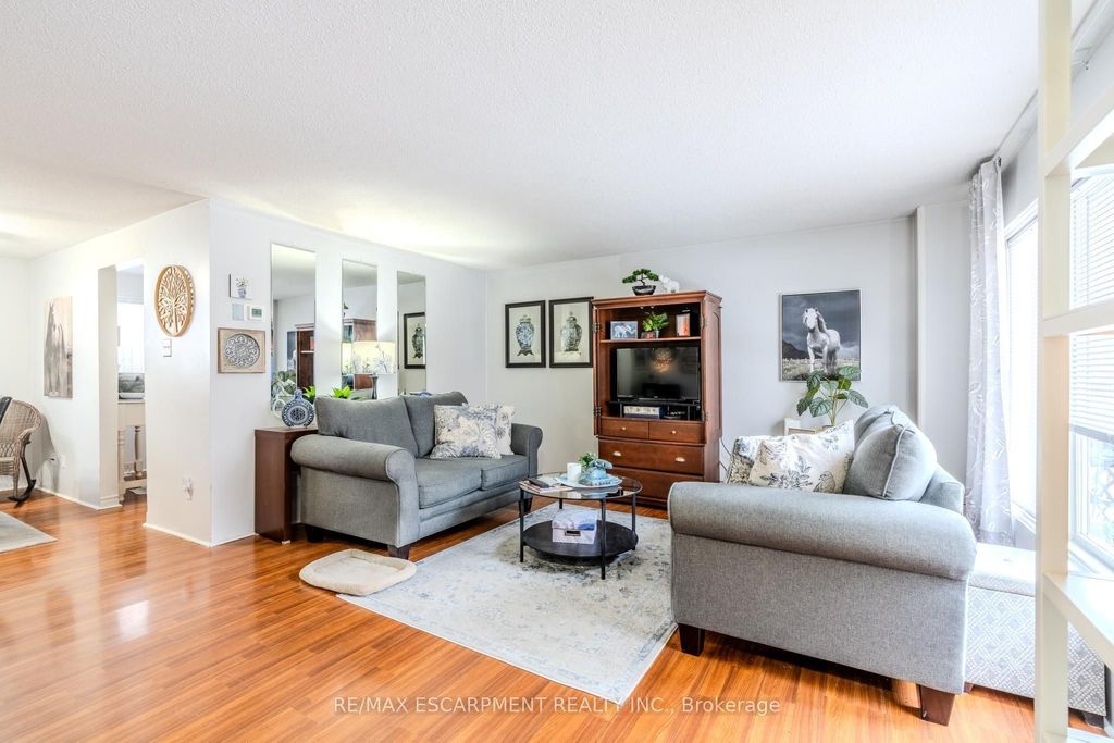 Photo of 523 Parkview Crescent #9, Cambridge, ON N3H 4Z9 (MLS # X12776512)