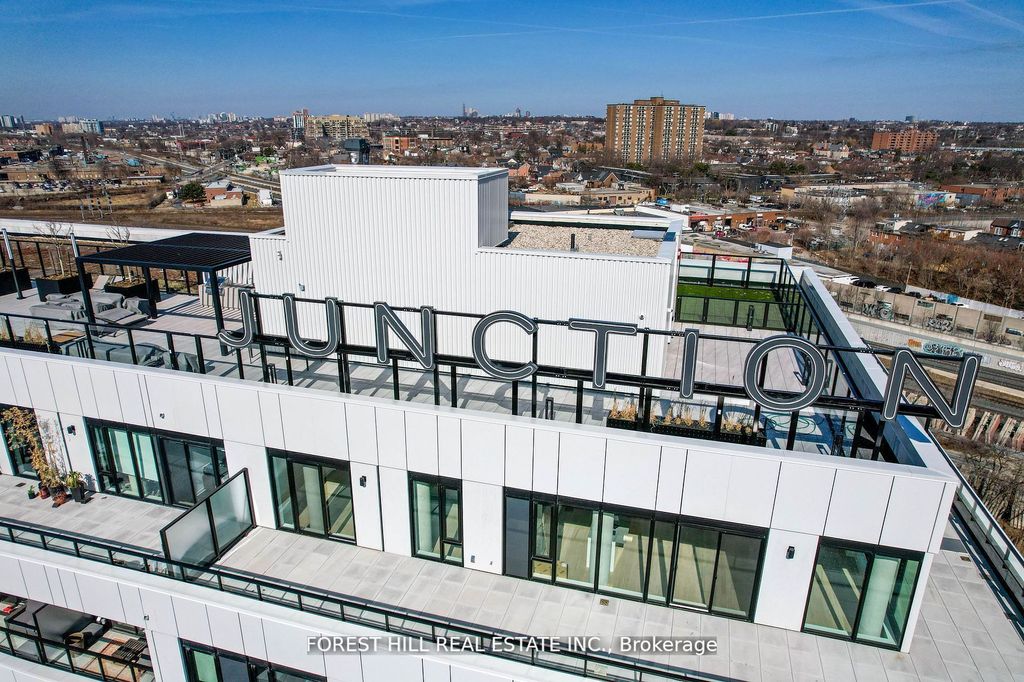 Photo of 2720 Dundas Street W #401, Toronto, ON M6P 0C3 (MLS # W12754584)