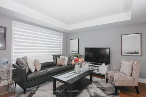 Photo of 60 Fairwood Circle #78, Brampton, ON L6R 0Y6 (MLS # W12590056)