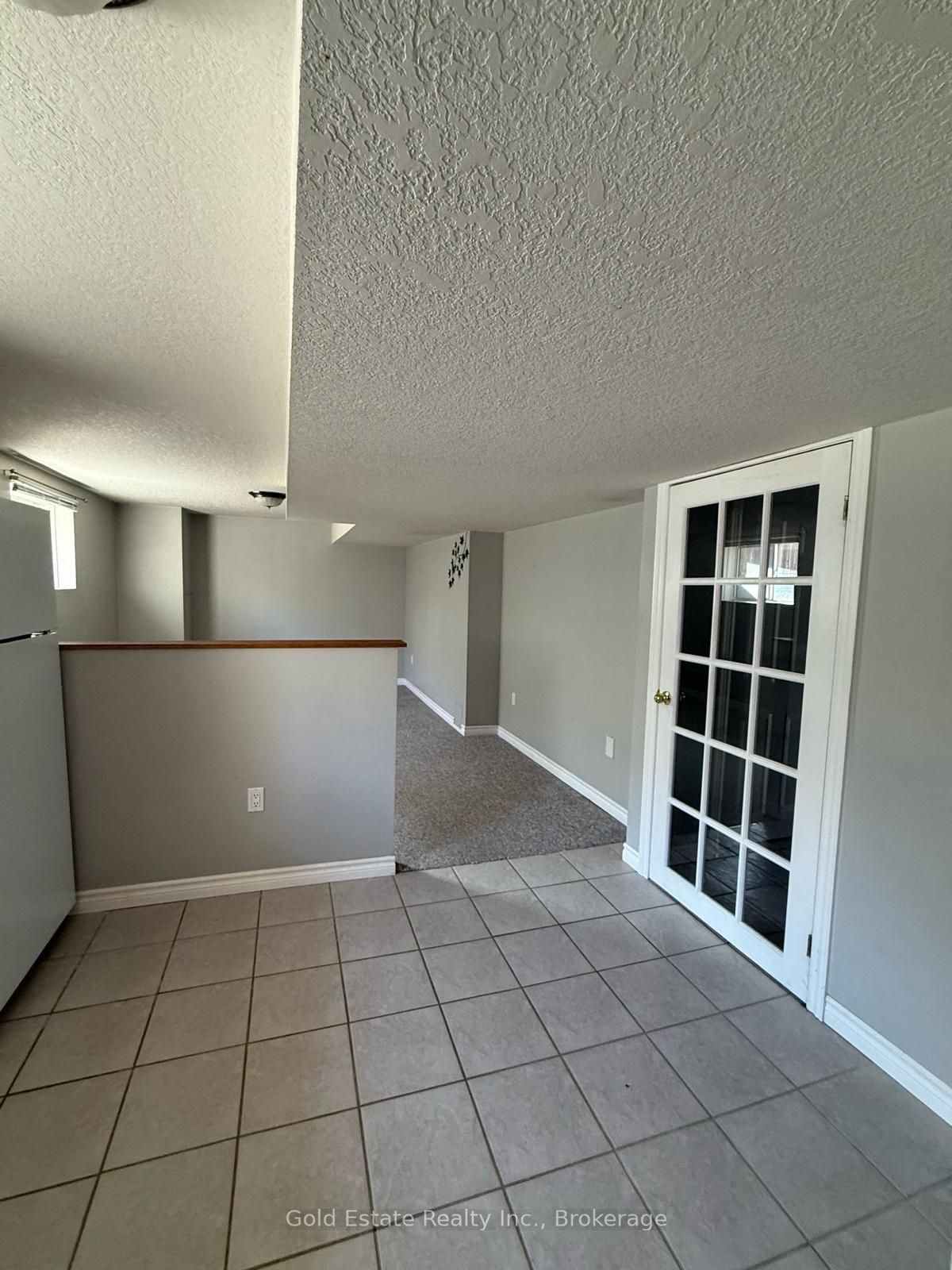 1387 Marshall Crescent LOWER