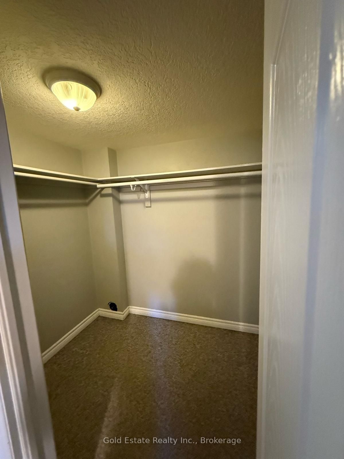 1387 Marshall Crescent LOWER