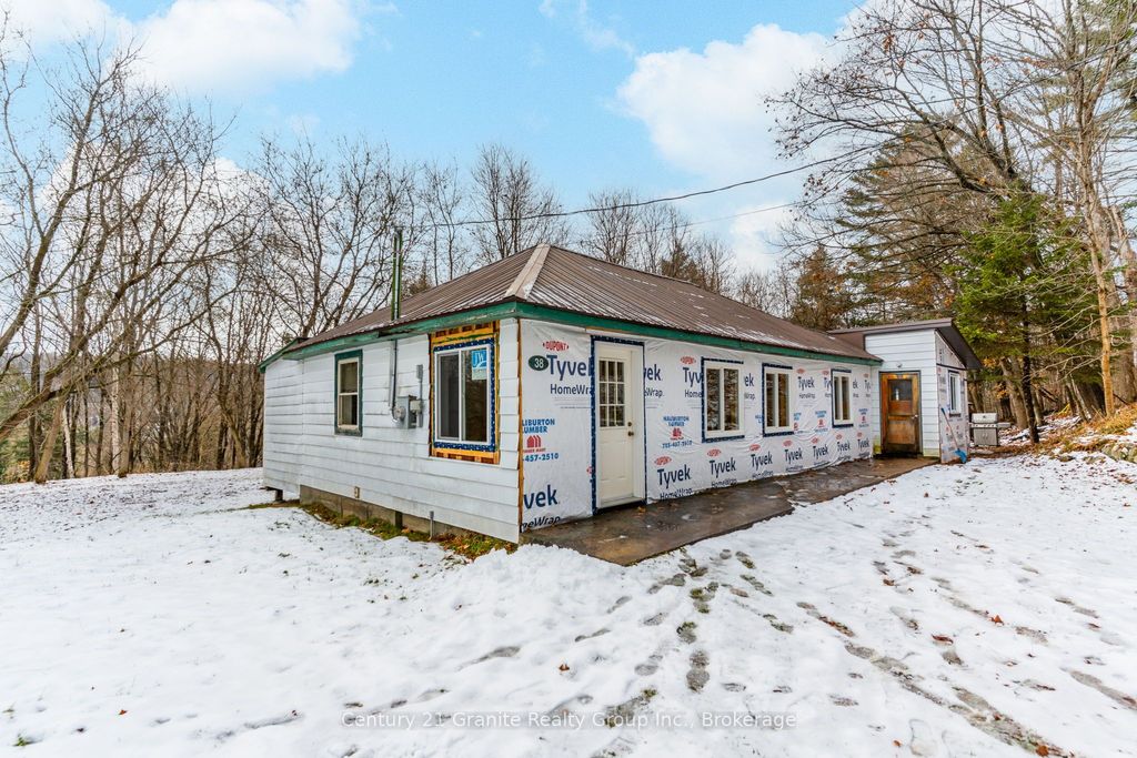 Photo of 38 Lakeview Street, Dysart et al, ON K0M 1S0 (MLS # X12585728)