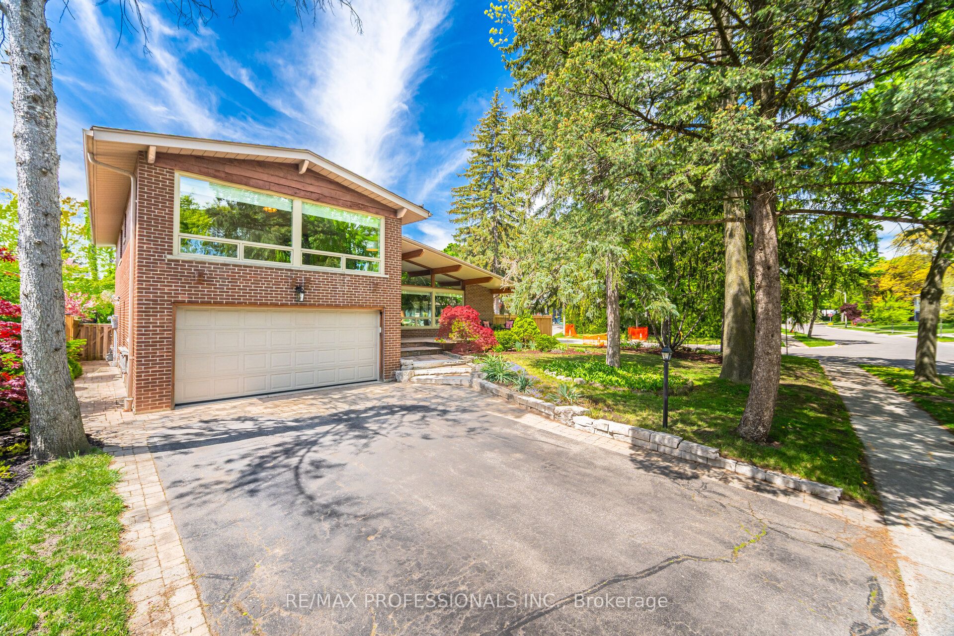 8 Silverthorne Bush Drive
